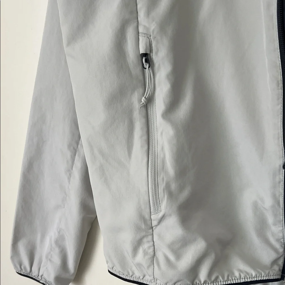 The North Face Two-Tone Black and Light Gray Windbreaker Jacket in Men’s Small